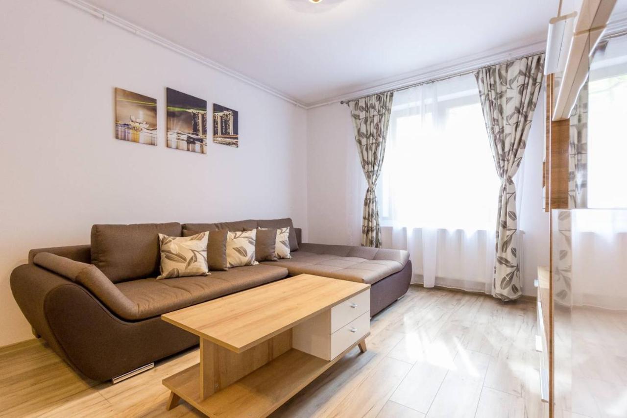 Spacious And Quiet 2 Bedroom Apartment Kaloşvar Dış mekan fotoğraf